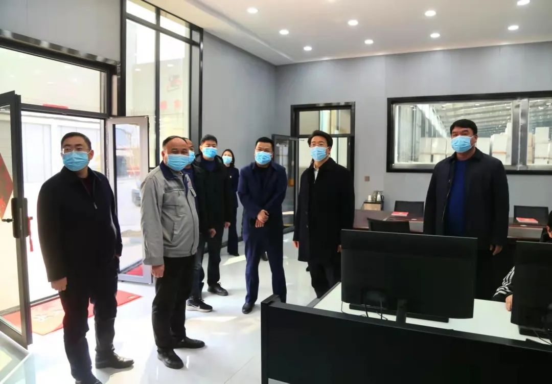 新密市市委副書記、市長程洋調研新密市正興耐火材料有限公司，送服務強信心，沖刺首季“開門紅”！(圖1)